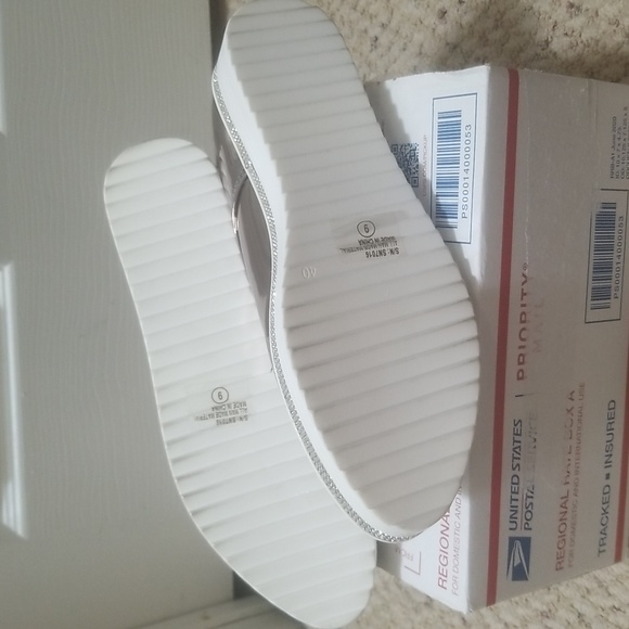 NWOT Italina Platform Lace Up Shoes (9) - Picture 4 of 5